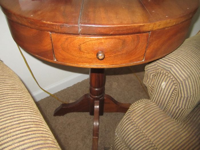 ANTIQUE ROUND TABLE WITH DRAWER