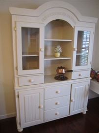 WHITE CABINET WITH GREAT STORAGE
