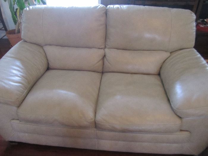 LEATHER LOVESEAT AND SOFA IN TAUPE 