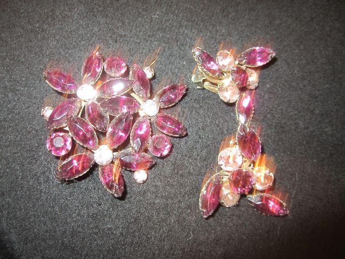 PIN AND EARRING SET