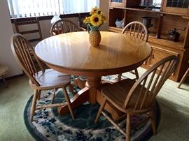 Solid oak kitchen table and chairs. There are 5 chairs. This set will last you forever!