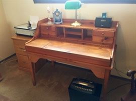Nice desk with great storage. Top lifts