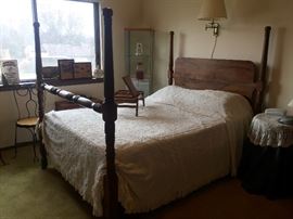 Very nice walnut 4 post Full size bed