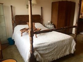 Very nice walnut 4 post Full size bed