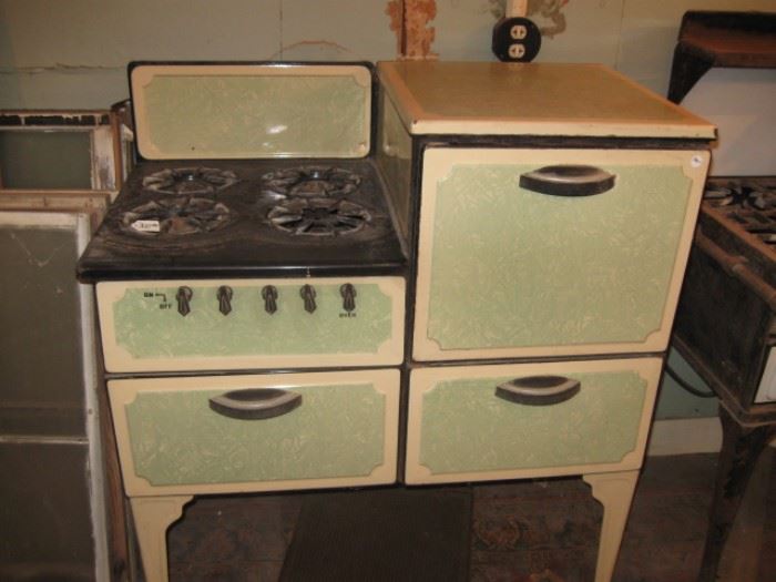 Fantastic old gas stove