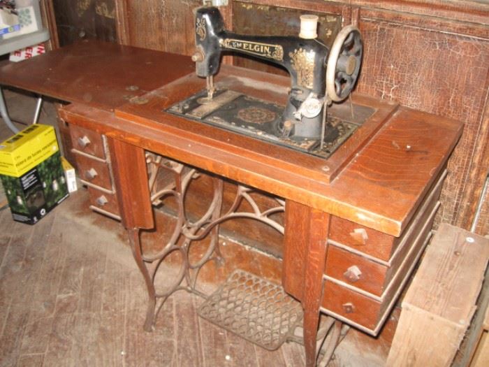Elgin sewing machine from around 1896.  Works
