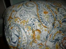 CLOSEUP OF BEDDING