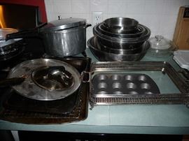 METAL BAKEWARE