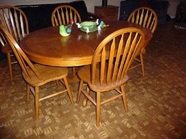 OAK DINING TABLE W/6 CHAIRS