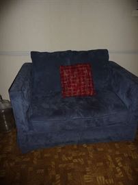 OVERSIZED CHAIR/LOVESEAT