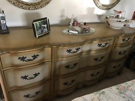 Vintage French Provincial Light Wood & Gold 6 Drawer Dresser