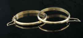 Lot 5: Pair of 18k yellow gold antique child's bangle bracelets, 13.4 grams