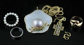 Lot 12: 18k pearl pendant, pin, cross pendant, two rings, etc.