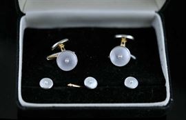 Lot 15: 14k gold gentleman's stud set with box