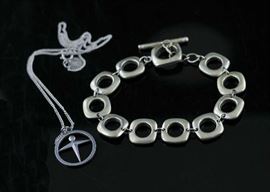 Lot 18: Two Vintage sterling silver pieces: bracelet and pendant, marked Tiffany