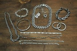 Lot 22: Sterling silver lot, inc: several bracelets, earrings, pendants and chains (93,81& 31)