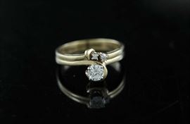 Lot 44: 14k diamond ring
