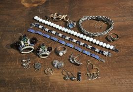 Lot 115: Three sterling silver rings, two Trifari s/s pins, four pairs of s/s earrings, four bracelets, etc. (76 & 100)