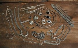 121: Sterling silver lot; four chains, 15 necklaces, rings, pins and earrings (41,48,78 and 82)