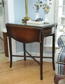 Small mahogany Pembroke table, ca.1940 