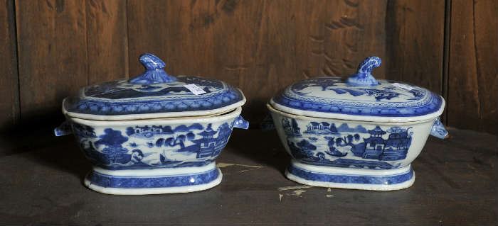 Pair of small size boar's head Canton tureens - 7"W & 4.75"H to top of lid 