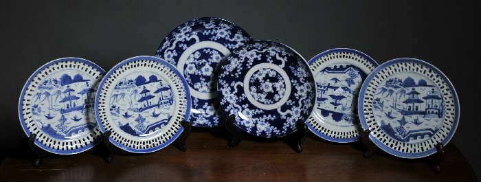 Six blue and white Chinese porcelain plates - 8" - 9.5"D