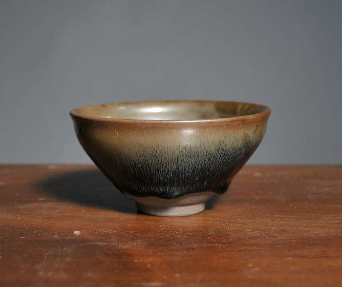 Small glazed Asian bowl - 5"D & 2.5"H
