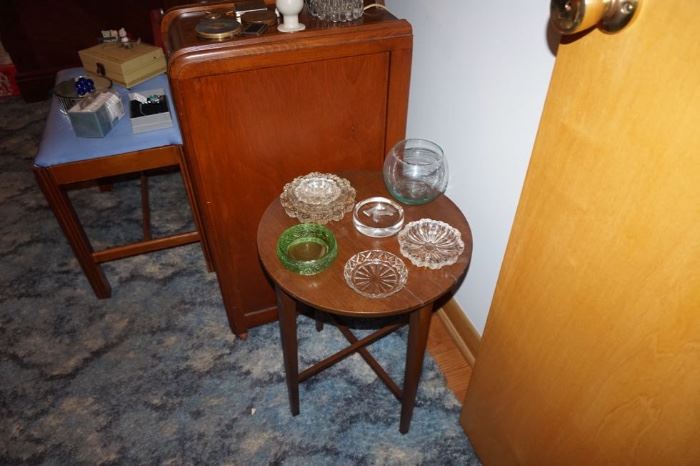 end table with ash trays
