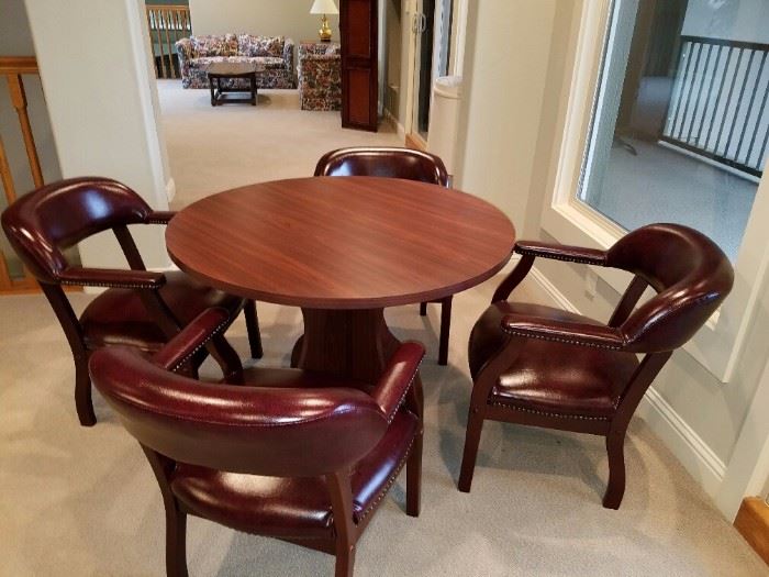 Round Table.  6 Leather Wonderful Chairs