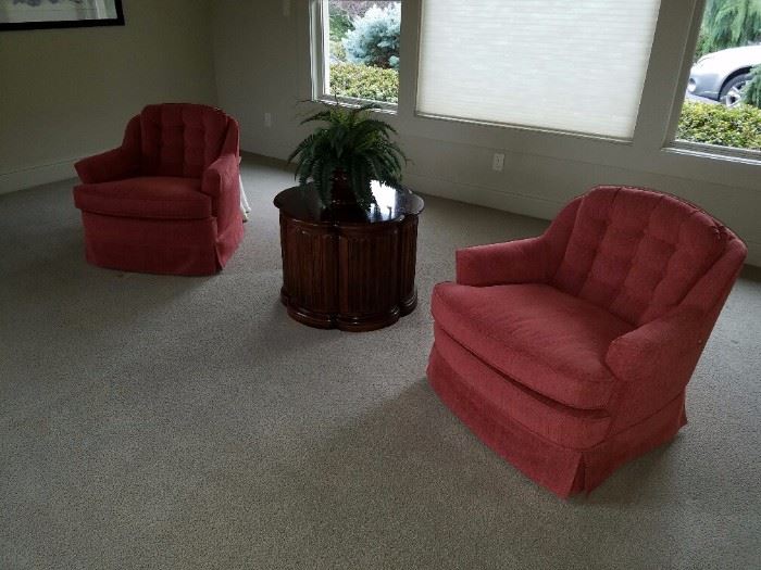Swivel Chairs with Round Side Table 