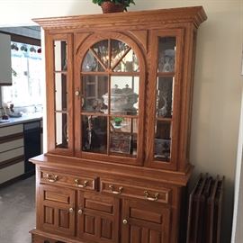 Beautiful china cabinet/hutch (matches dining room table)
