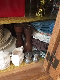 S & P shakers/misc kitchenware