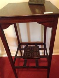 Two-tiered accent table
