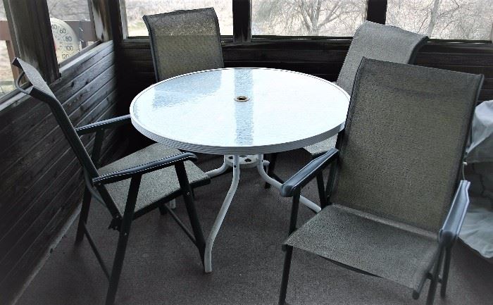Patio Table w/4 Chairs