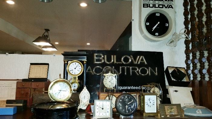 Assortment of vintage clocks