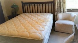 Very nice Full Bed and swivel chair