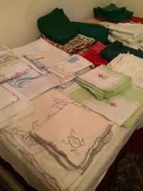 Assorted vintage linens