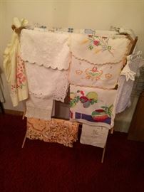 Assorted vintage linens