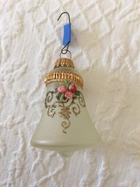 Many vintage Christmas ornaments in this sale