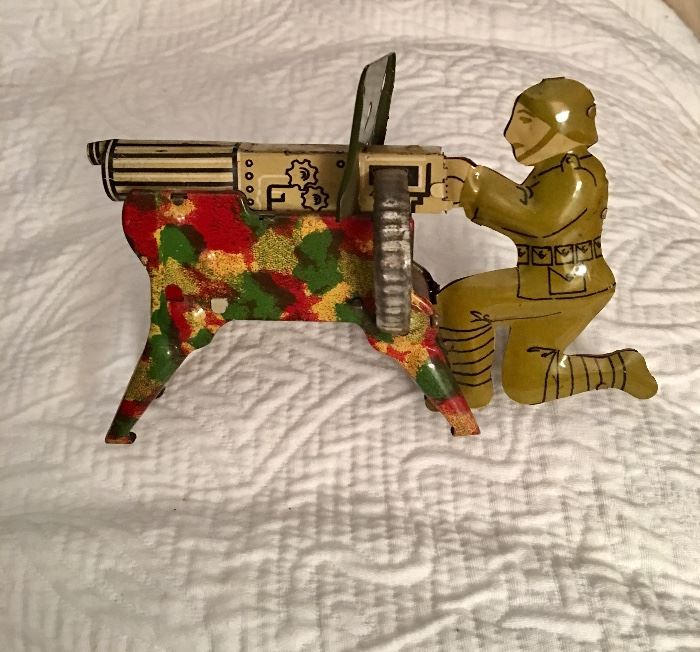 Louis Marx tin litho toy soldier/machine gunner (1940s)