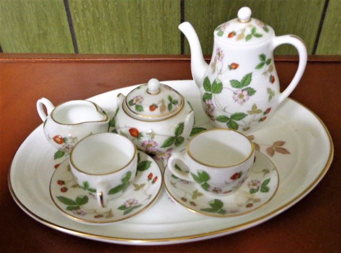 Vintage Wedgewood Miniature Tea Set (Wild Strawberry)