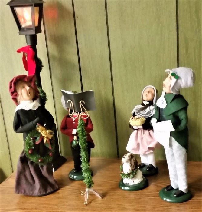 Byer's Choice "The Carolers"