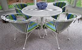 Outdoor/Patio Table & Chairs