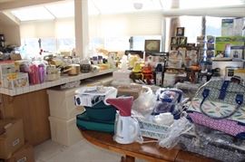 Casserole/Pyrex to go sets in bags with hot and cold packs, kitchen table and chairs, clothing steamers.