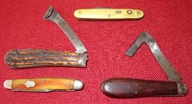 (L/top) Fielding / Sheffield arborist's knife (tree scribe); (R/top) Schrade  Presto bone hdl; (R/bottom) Marshall Wells HDW Co.tree scribe ; (L/bottom) Remington