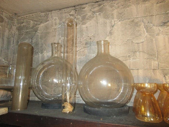 Large scientific tubes and flasks