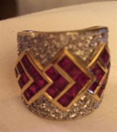 Beautiful ruby, pave diamonds and 14K gold band ring