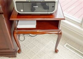 Queen Anne End Table