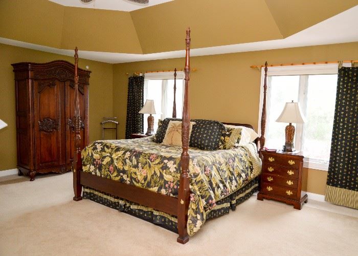 BUY IT NOW!  Lot #332, Thomasville King Size Mahogany 4-Poster Bed, Mattress NOT Included, (Posts are 87"H), $400