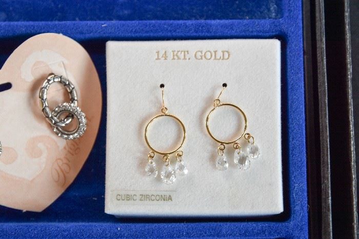 14 kt Gold Earrings with CZ